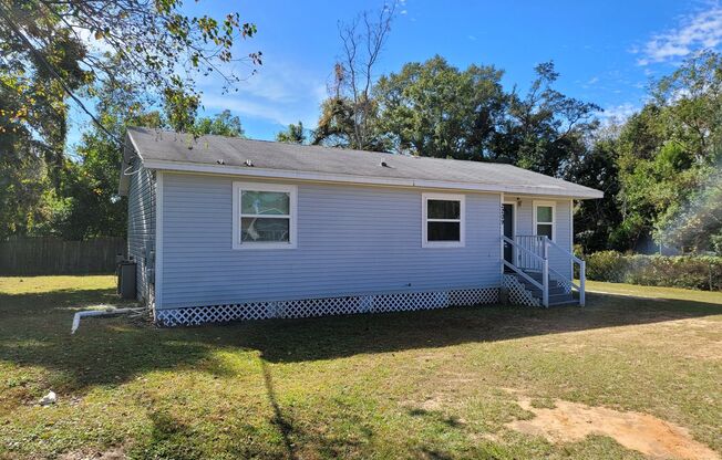 2209 W Yonge St Pensacola, FL 32505 Ask us how you can rent this home without paying a security deposit through Rhino!