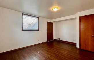 2901 E WELLESLEY AVE