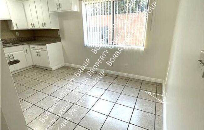 2912 E 65 ST
