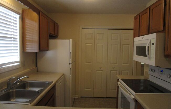 2 beds, 1.5 baths, 1,000 sqft, $950, Unit 605a