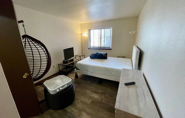 1 bed, 1 bath, $1,095, Unit 108