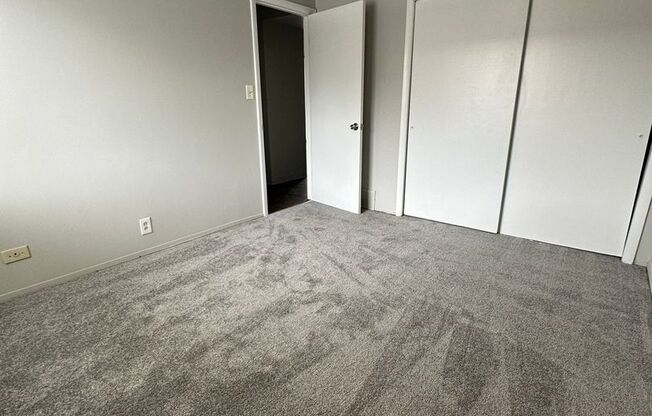 2 beds, 1 bath, 900 sqft, $1,245