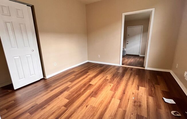 3 beds, 1 bath, 637 sqft, $1,000, Unit 925