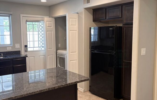 **WONDERFUL & SPACIOUS 3 BEDROOM/2.5 BATHROOM TOWNHOUSE IN CHANDLER (RAY & MCQUEEN)**