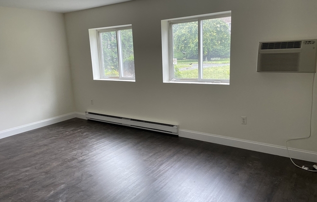 6 UNIVERSAL ST