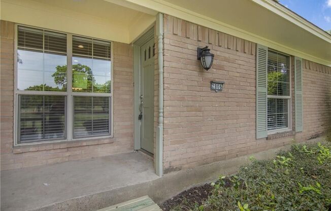 Updated 2 bedroom, 2 bath Duplex near Oran Good Park (Farmers Branch)