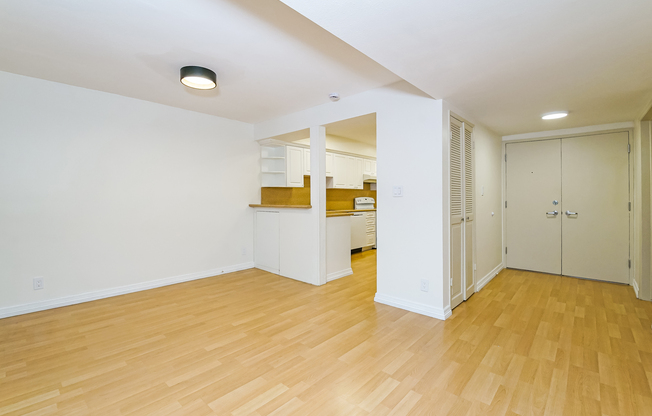 4807 WOODLEY AVE