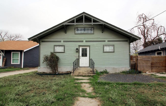 335 E SOUTHCROSS