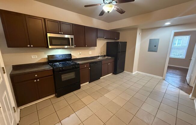 3 beds, 1 bath, $1,500, Unit 7800 #1N