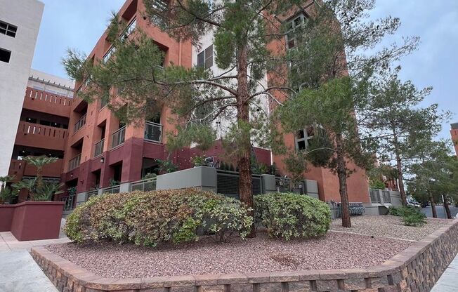 2 beds, 2 baths, 1,155 sqft, $1,395, Unit 39 E Agate Ave #402