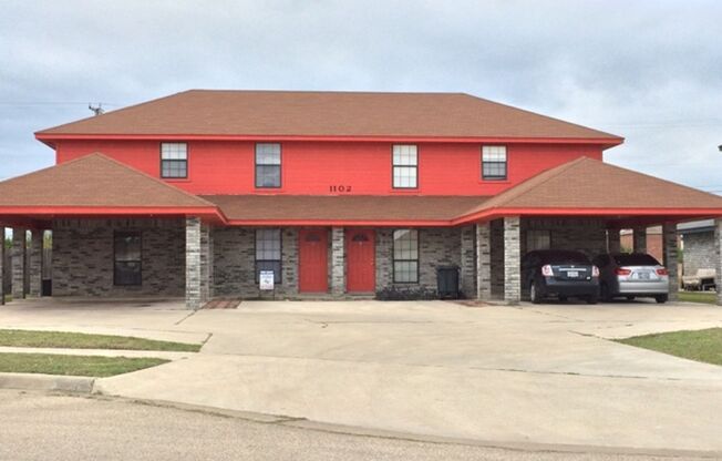 1102 Leslie Circle