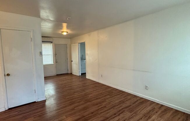 3 beds, 2 baths, $1,200, Unit 2411 ECHO ST.