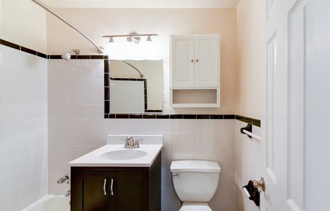 Norwood-Apartments-Bathroom