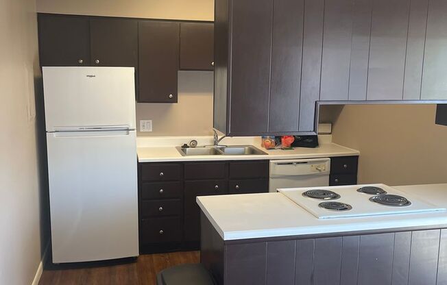 2 beds, 1 bath, 948 sqft, $1,179, Unit 059