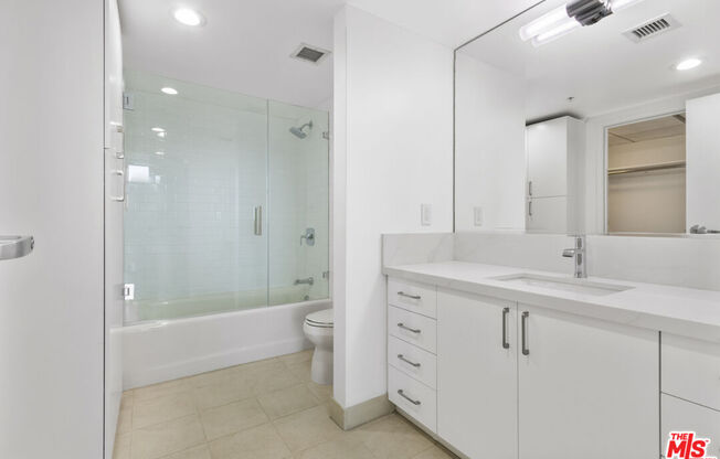 2 beds, 3 baths, 1,434 sqft, $8,000, Unit 1631