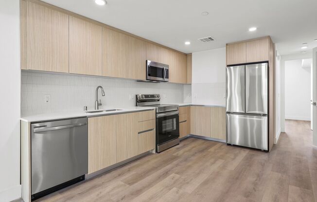 3 beds, 3 baths, 938 sqft, $3,150, Unit 603