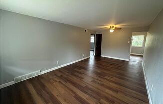 2 beds, 1 bath, 880 sqft, $900