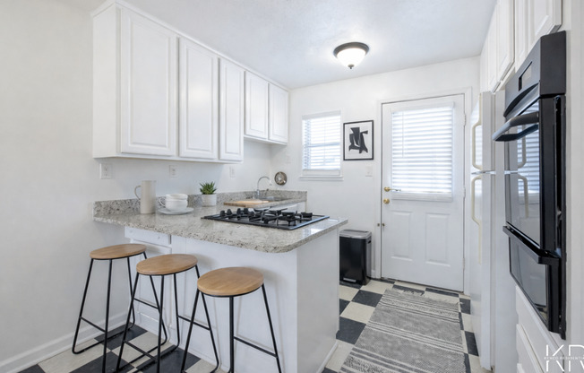 2 beds, 1 bath, 950 sqft, $1,295, Unit 10