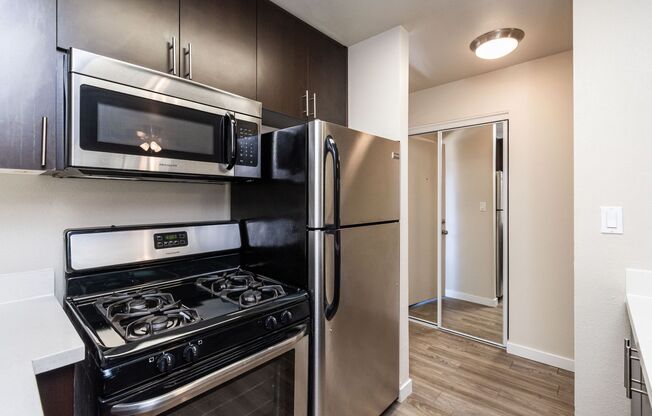 Studio, 1 bath, 451 sqft, $1,450, Unit 91