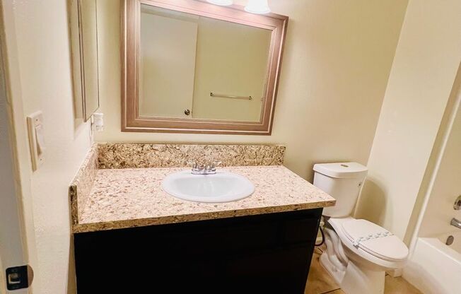 2 beds, 1 bath, 849 sqft, $1,525, Unit 035