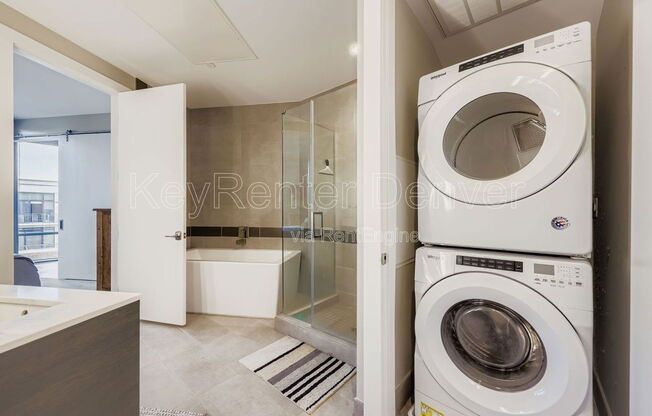 1 bed, 1.5 baths, 951 sqft, $2,300, Unit 617