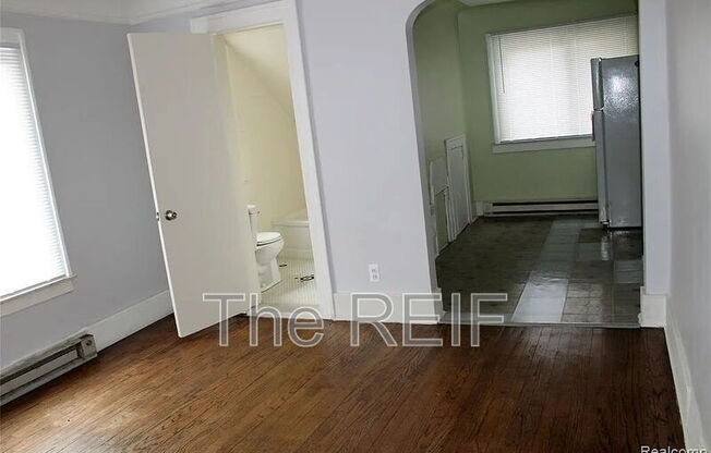 7543 LOZIER AVE
