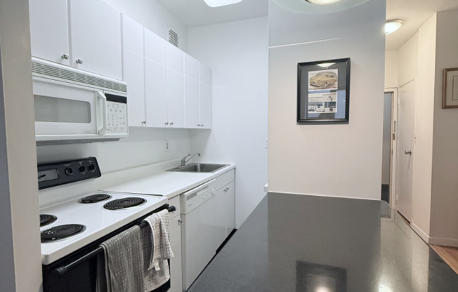 2 beds, 1 bath, $5,850, Unit 7F
