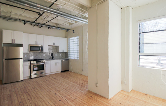 Studio, 1 bath, 460 sqft, $1,695, Unit 900-409