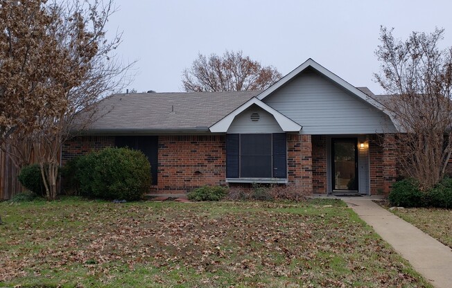 2912 GUINEVERE DR