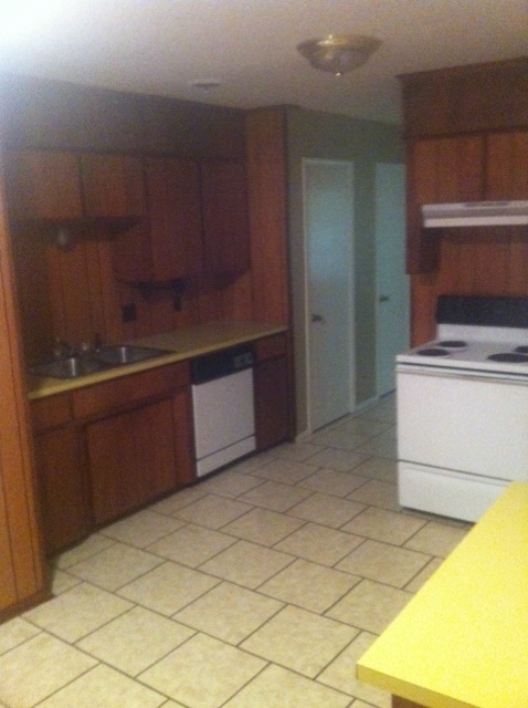 2 beds, 1.5 baths, 995 sqft, $700, Unit A