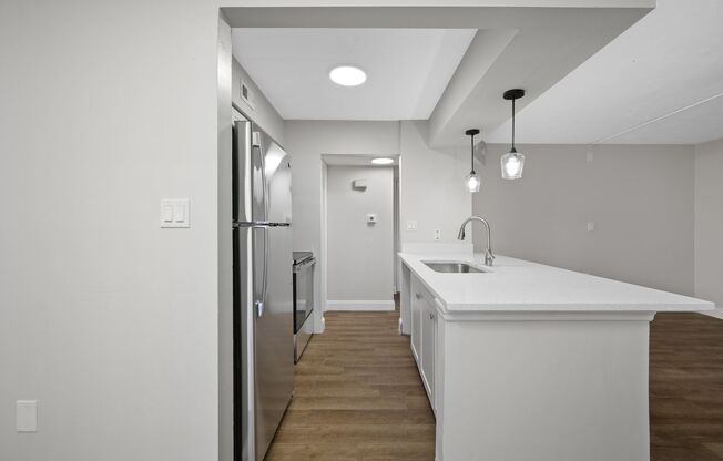 2 beds, 1 bath, 740 sqft, $1,595, Unit 202