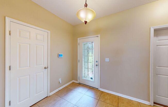 Beautiful 4 bedroom, 2.5 bathroom home in Greenleaf Village at Nocatee!