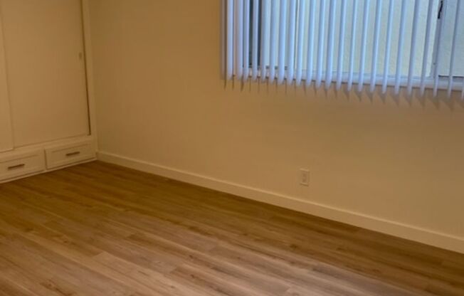 2 beds, 1 bath, $1,995, Unit F