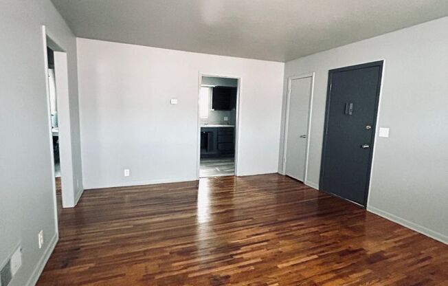 2 beds, 1 bath, $825, Unit 7023
