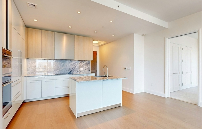 1 bed, 1 bath, 882 sqft, $6,500, Unit 4011