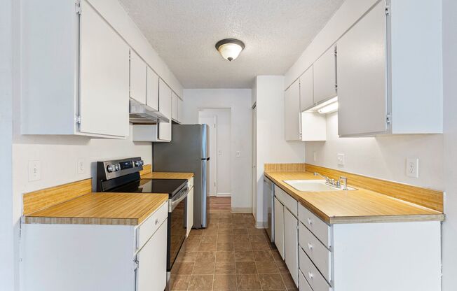 2 beds, 1 bath, 864 sqft, $1,349, Unit #10