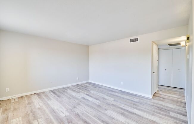2 beds, 2 baths, $1,350, Unit APARTMENT 4