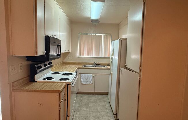 2 Bed, 1 Bath Home with 1-Car Garage in Quail Lake Area