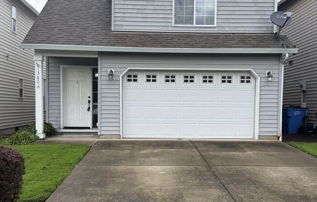 Beautifully Refreshed 2-Story in East Vancouver! 3B/2Ba with Vaulted Ceilings, Fenced Yard & 2-Car Garage!