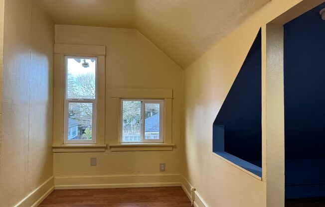 5235 17th Ave NE, Seattle WA 98105