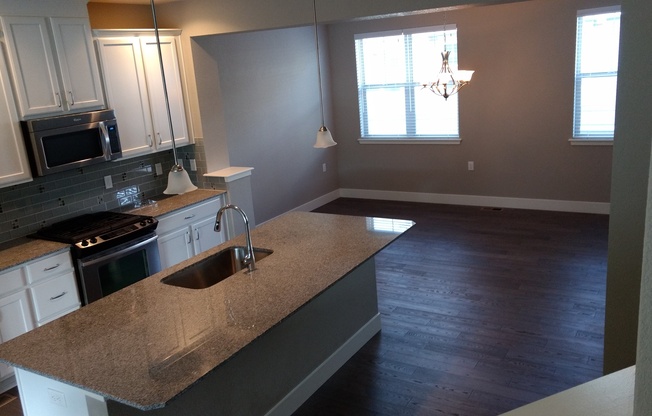Beautiful 3 bed, 2.5 bath townhome in Louisville