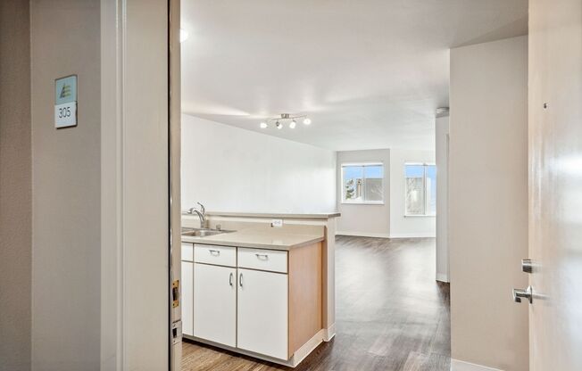 1 bed, 1 bath, 680 sqft, $1,950, Unit 305