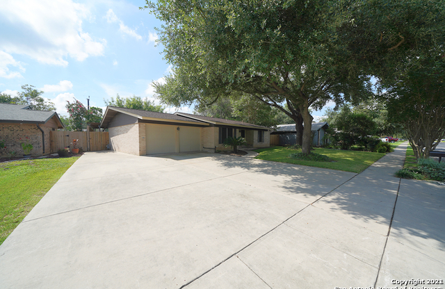9802 LA RUE ST