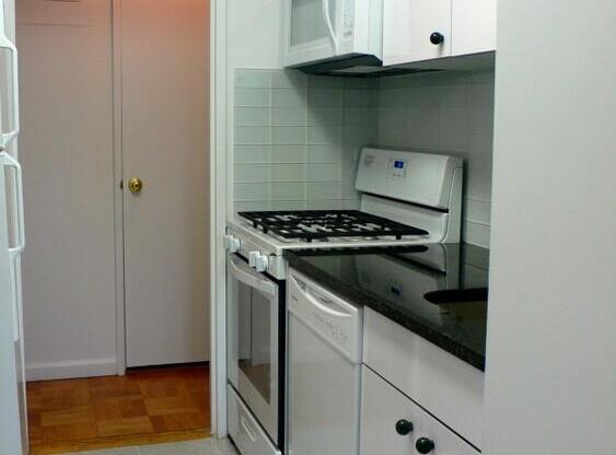 1 bed, 1.5 baths, 900 sqft, $6,000, Unit 31B