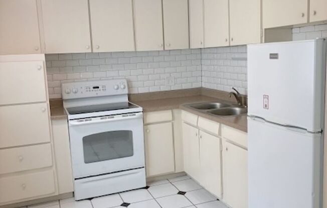 1 bed, 1 bath, 689 sqft, $1,400, Unit 8