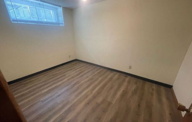 2 beds, 1 bath, 650 sqft, $700, Unit Unit 6