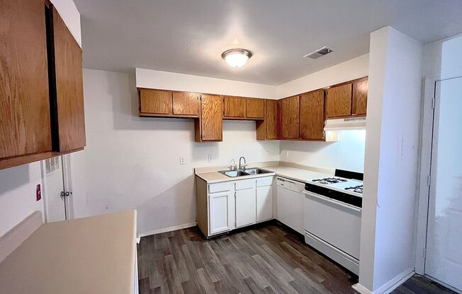 2 beds, 1.5 baths, 1,002 sqft, $1,288, Unit 635