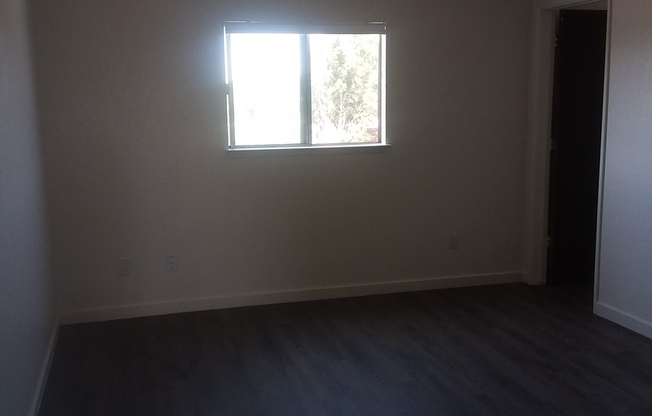 1 bed, 1 bath, 450 sqft, $975, Unit 415 Reno D*