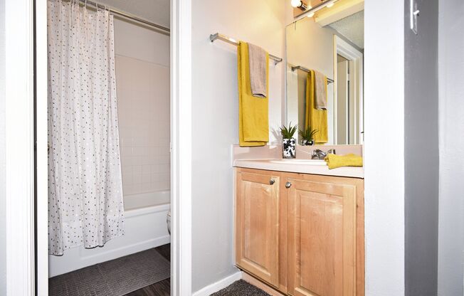 2 beds, 1 bath, 792 sqft, $1,129, Unit 0136