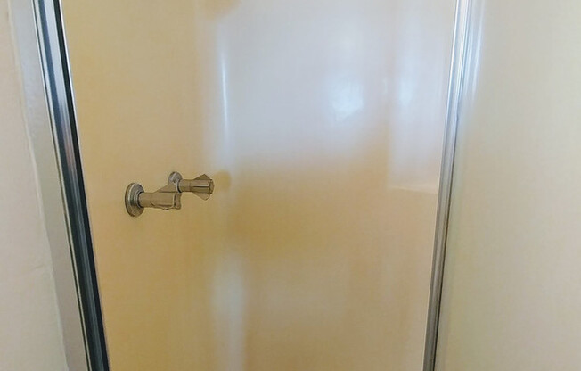 Studio, 1 bath, 300 sqft, $695, Unit 08